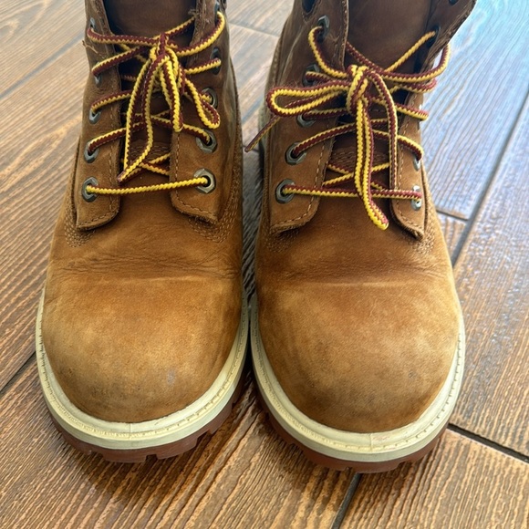 Youth size 1 Timberland Boots - Picture 6 of 7